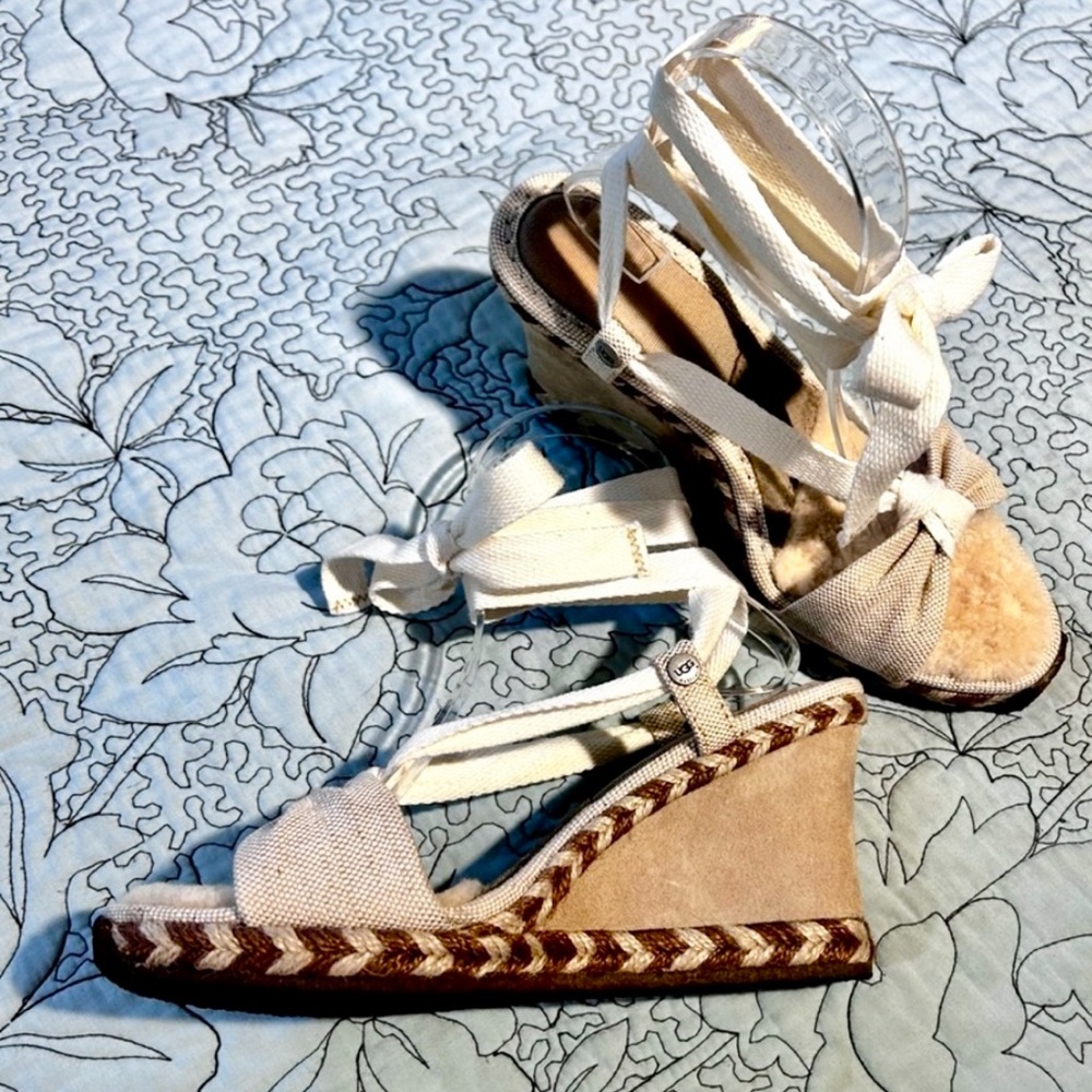 UGG Australia Amelie  Linen Espadrille Wedge Sandals w/ Shearling Boho Sz 7💛